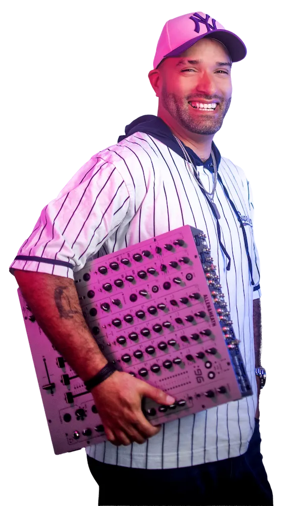 DJ Paul en cabina con Allen & Heath Xone:96